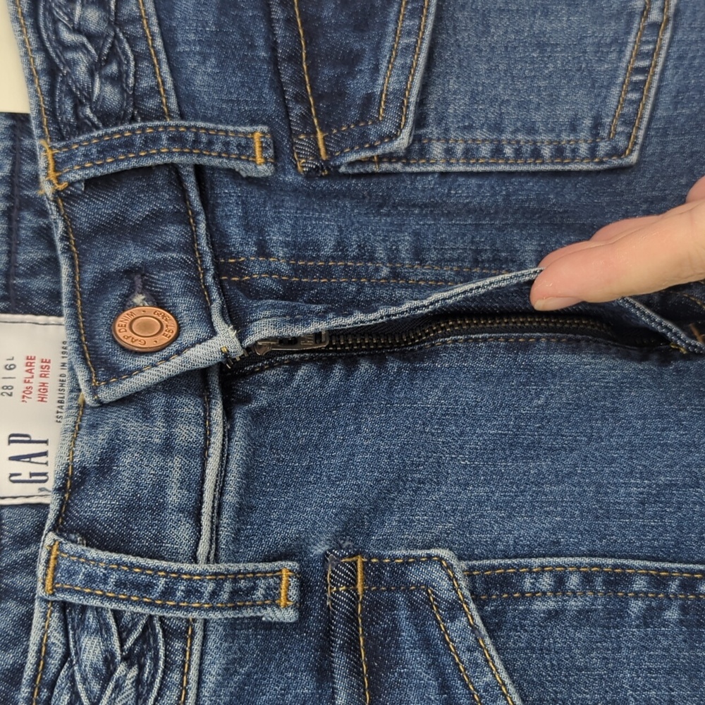 GAP *NWT* 28L High Rise '70s Flare Jeans, Medium Indigo Wash, Sz 28 Long - Picture 4 of 9